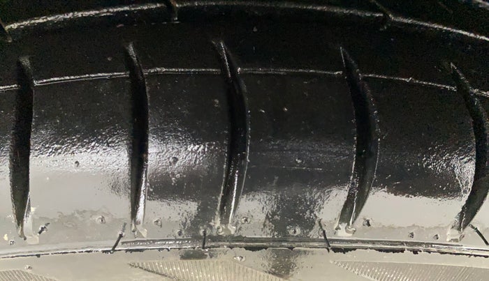 2012 Hyundai Eon MAGNA +, Petrol, Manual, 1,10,019 km, Left Front Tyre Tread