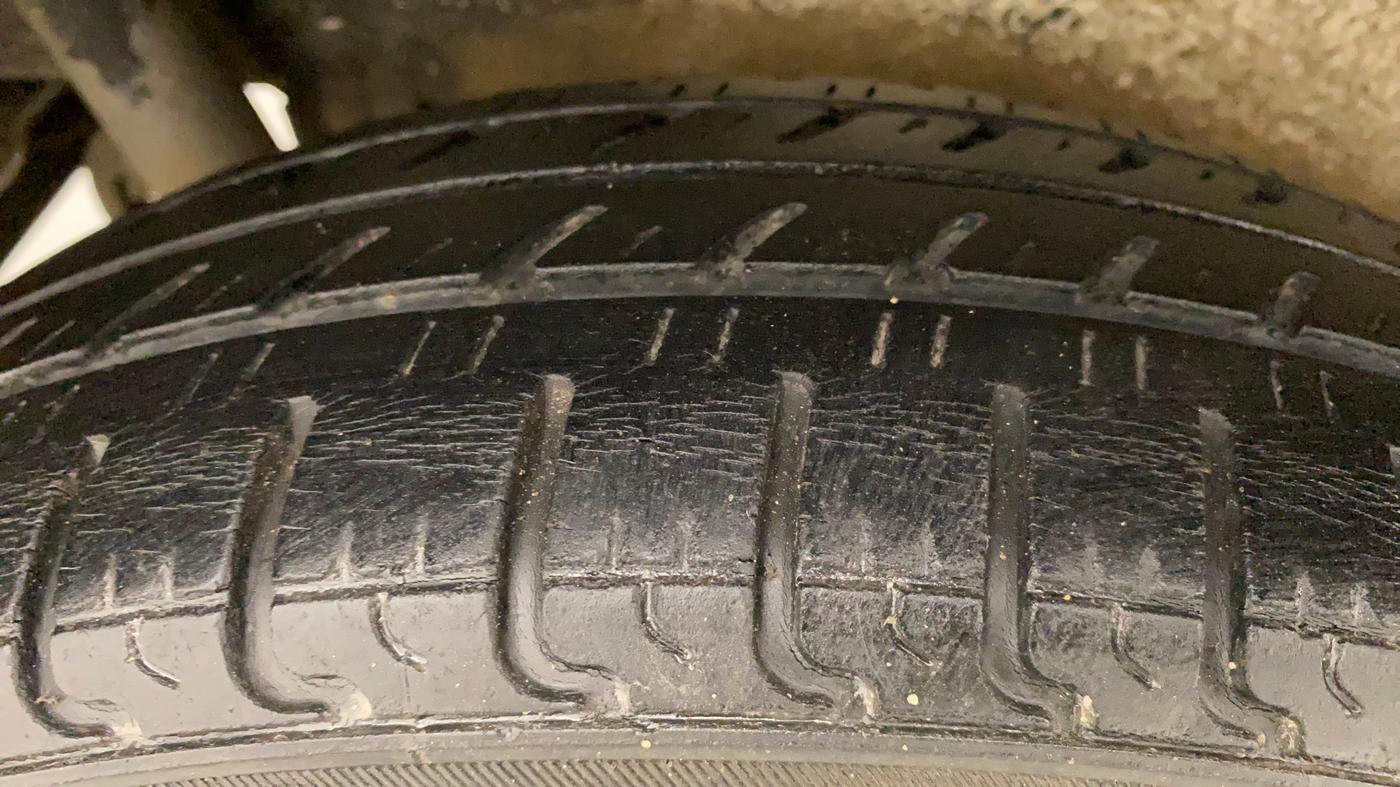 2017 Maruti Wagon R 1.0 VXI AMT, Petrol, Automatic, 52,474 km, Right Rear Tyre Tread