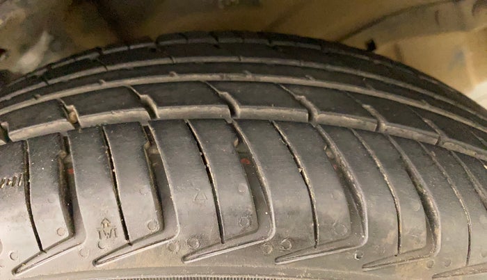 2017 Maruti Wagon R 1.0 VXI AMT, Petrol, Automatic, 52,474 km, Right Front Tyre Tread