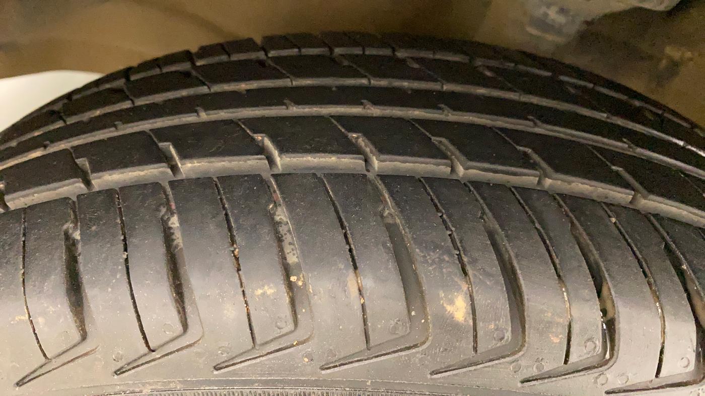 2017 Maruti Wagon R 1.0 VXI AMT, Petrol, Automatic, 52,474 km, Left Front Tyre Tread