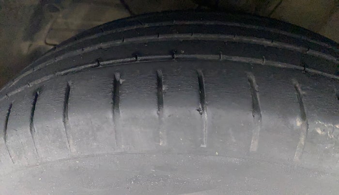 2018 Maruti Swift ZXI AMT, Petrol, Automatic, 29,881 km, Left Front Tyre Tread