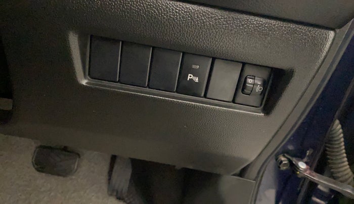 2018 Maruti Swift ZXI AMT, Petrol, Automatic, 29,881 km, Dashboard - Headlight height adjustment not working