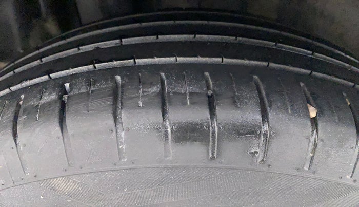 2018 Maruti Swift ZXI AMT, Petrol, Automatic, 29,881 km, Right Rear Tyre Tread
