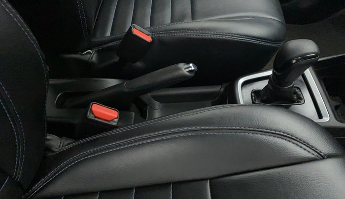 2018 Maruti Swift ZXI AMT, Petrol, Automatic, 29,881 km, Gear Lever