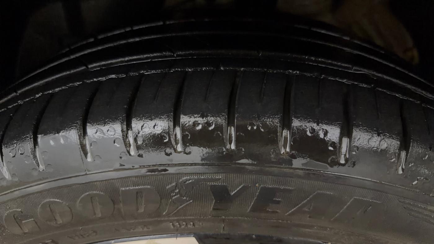 2023 MG HECTOR SHARP PRO 1.5 PETROL TURBO CVT PETROL, Petrol, Automatic, 38,456 km, Left Front Tyre Tread