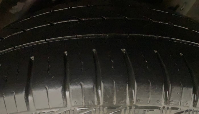 2013 Honda Brio S MT, Petrol, Manual, 53,285 km, Left Rear Tyre Tread