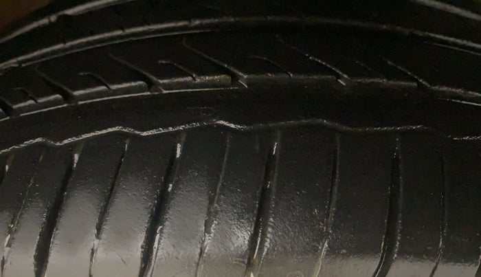 2013 Honda Brio S MT, Petrol, Manual, 53,285 km, Right Front Tyre Tread