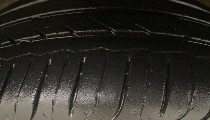 2013 Honda Brio S MT, Petrol, Manual, 53,285 km, Left Front Tyre Tread