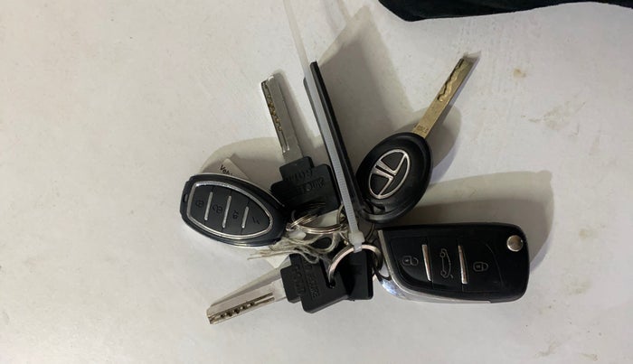 2022 Tata TIGOR XM CNG, CNG, Manual, 26,736 km, Key Close Up