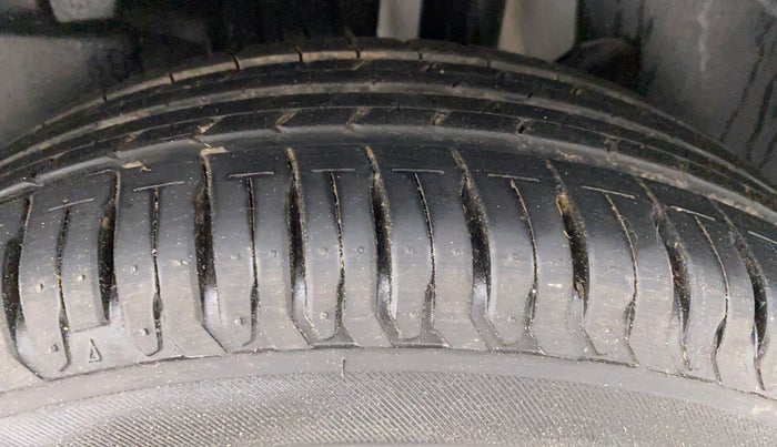 2022 Maruti Swift ZXI CNG, CNG, Manual, 3,707 km, Left Rear Tyre Tread