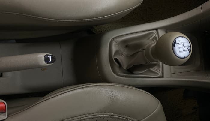 2016 Maruti Ertiga ZXI+, Petrol, Manual, 85,252 km, Gear Lever