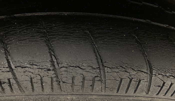 2016 Maruti Ertiga ZXI+, Petrol, Manual, 85,252 km, Left Rear Tyre Tread