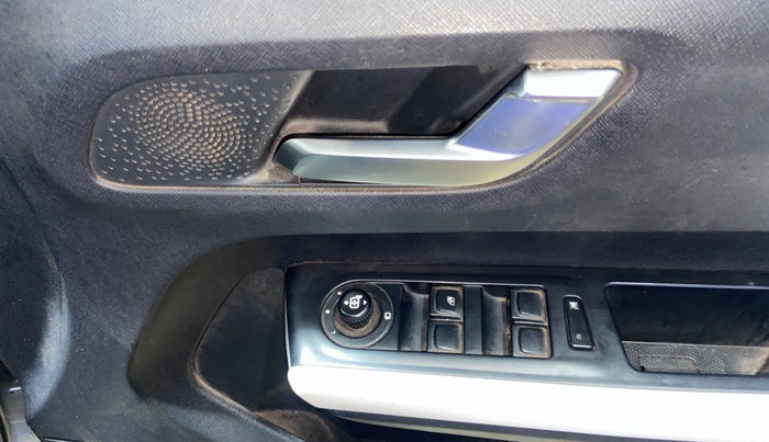 2022 Tata PUNCH CREATIVE  MT, Petrol, Manual, 86,375 km, Driver Side Door Panels Control
