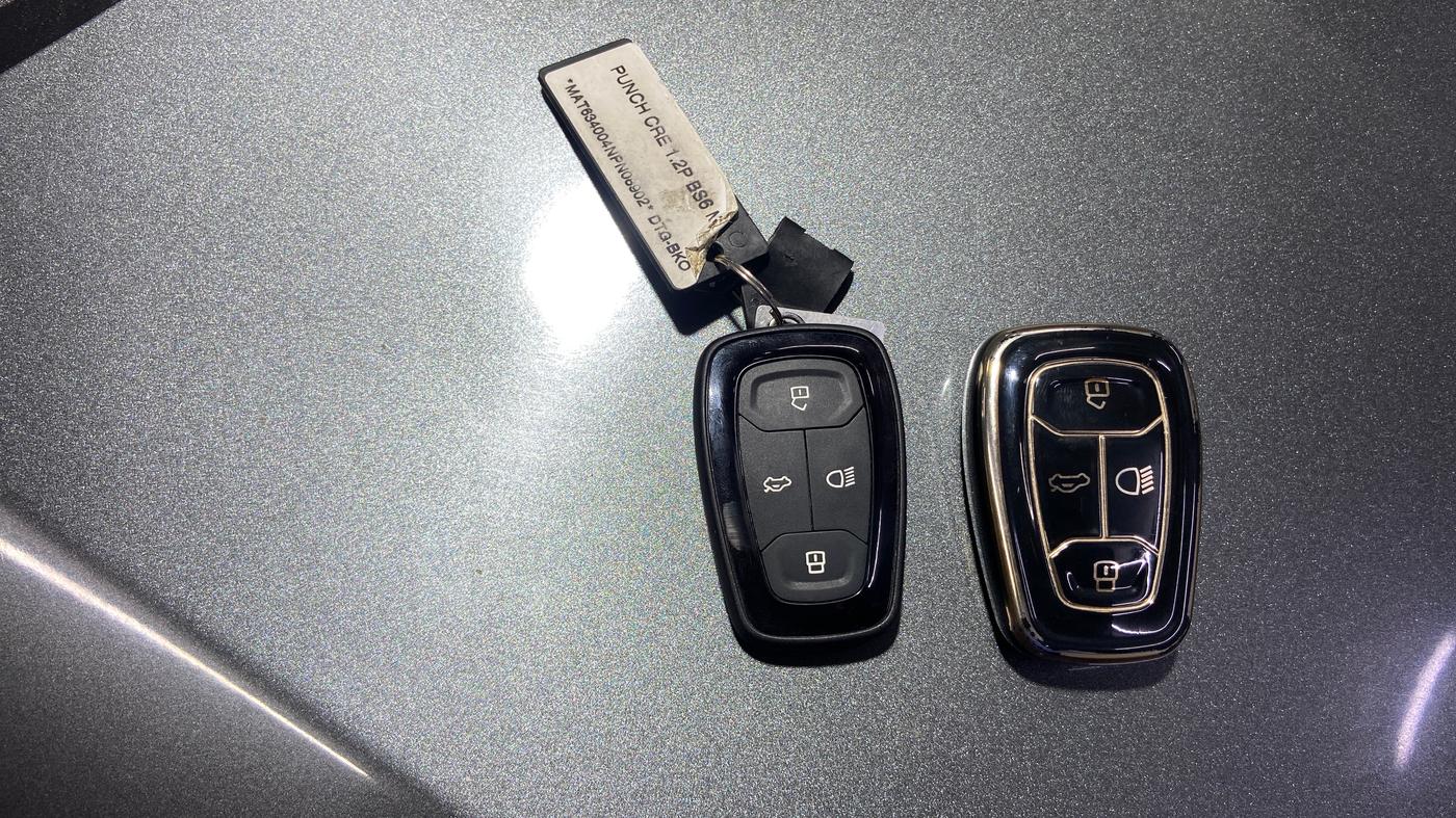 2022 Tata PUNCH CREATIVE  MT, Petrol, Manual, 86,375 km, Key Close Up