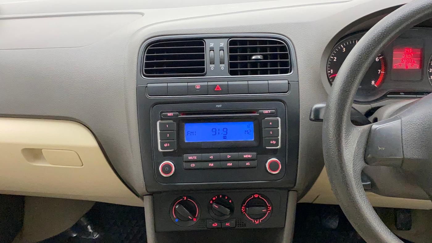2012 Volkswagen Vento TRENDLINE 1.6, Petrol, Manual, 1,21,003 km, Air Conditioner