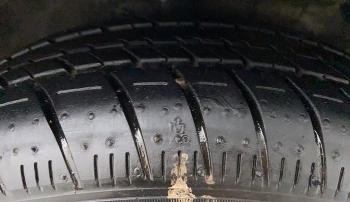 2015 Maruti Celerio VXI AGS, Petrol, Automatic, 42,388 km, Right Front Tyre Tread