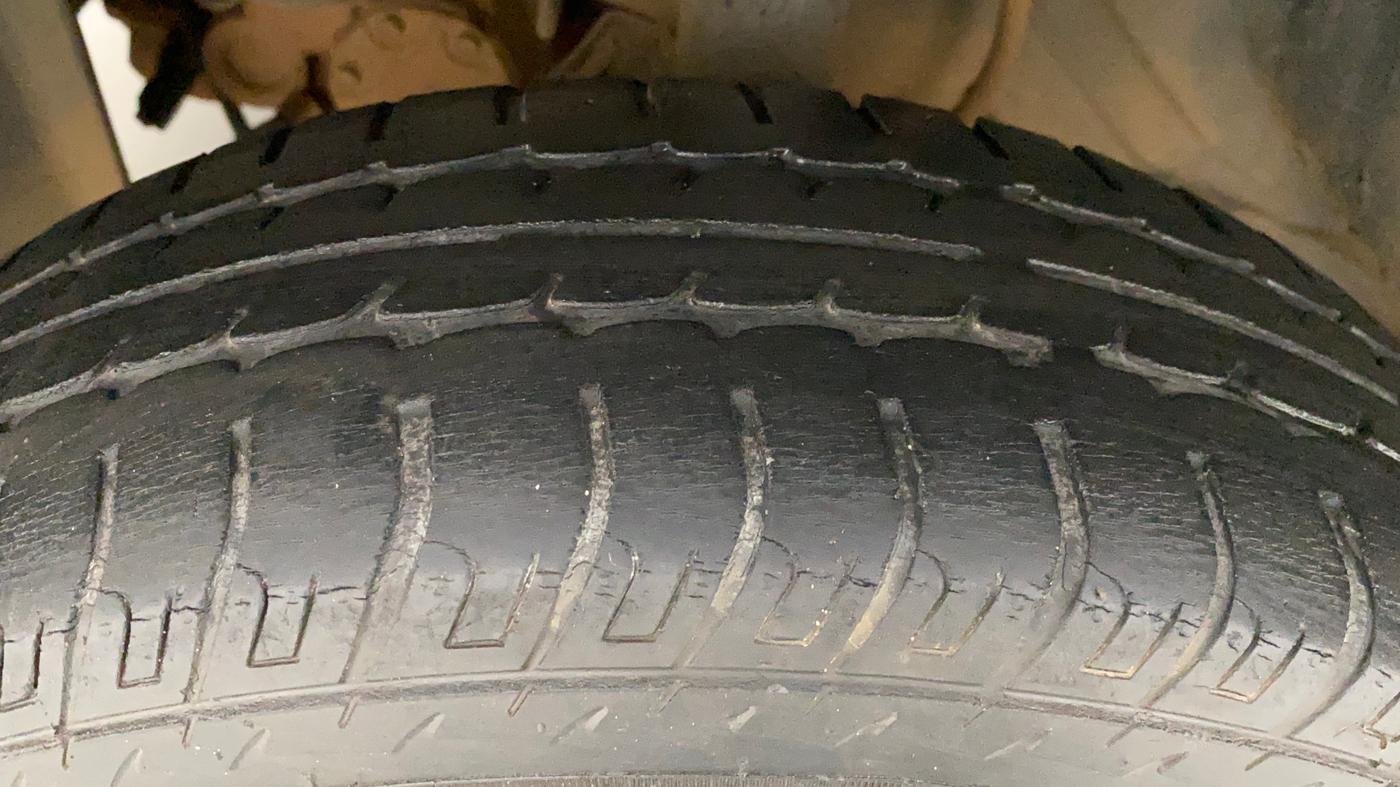 2016 Datsun Go Plus T, Petrol, Manual, 40,350 km, Left Front Tyre Tread