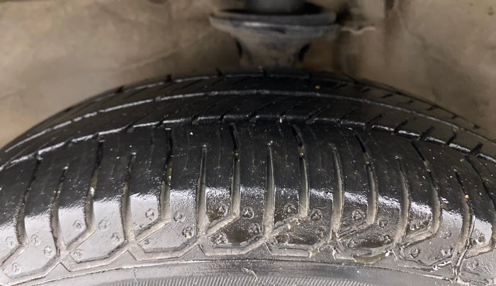 2016 Maruti Alto 800 LXI, Petrol, Manual, 60,610 km, Left Front Tyre Tread
