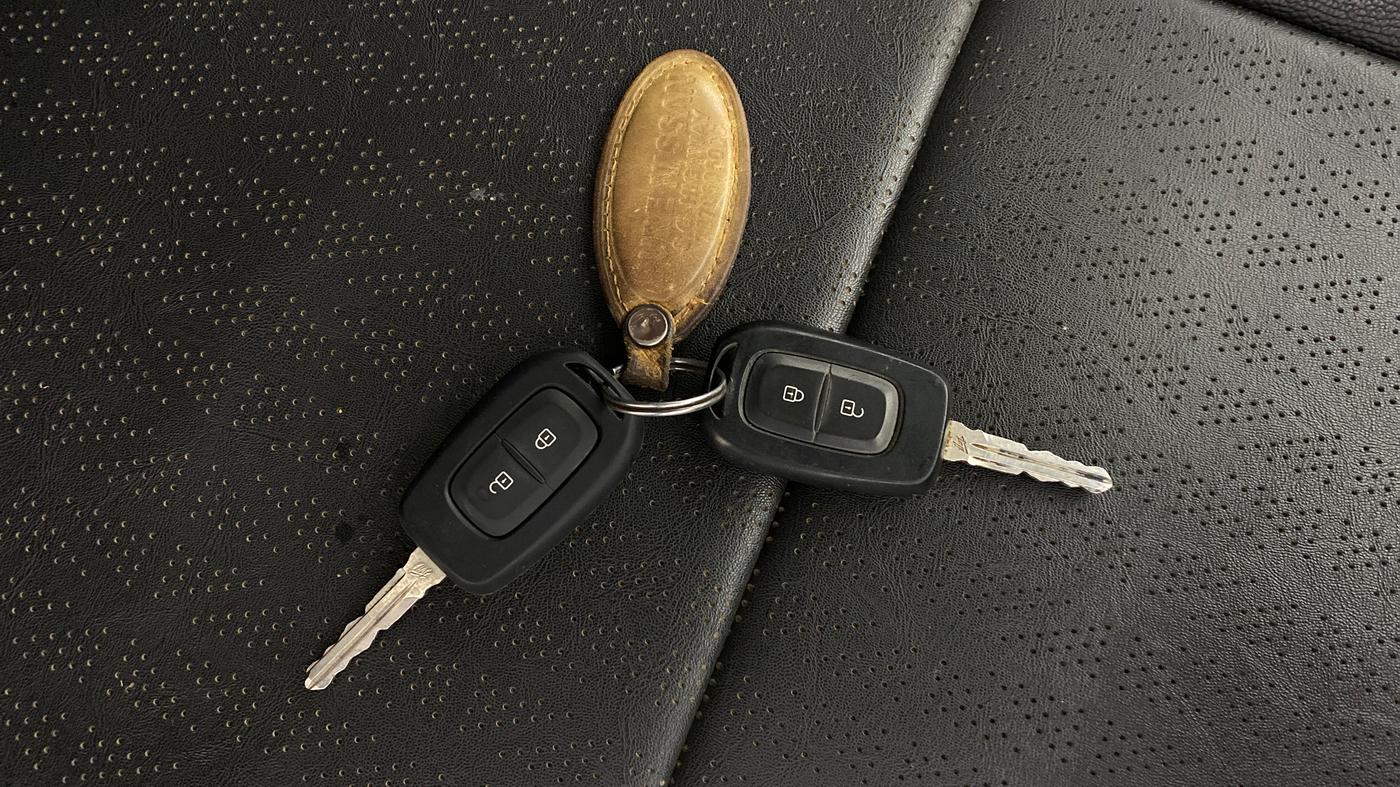 2022 Nissan MAGNITE XL, Petrol, Manual, 71,144 km, Key Close Up