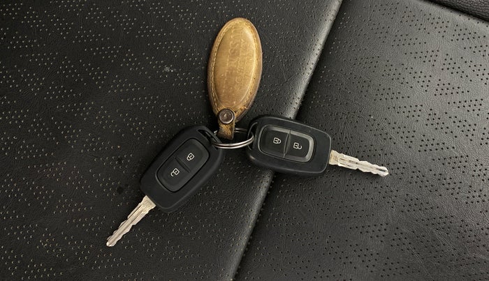 2022 Nissan MAGNITE XL, Petrol, Manual, 71,144 km, Key Close Up