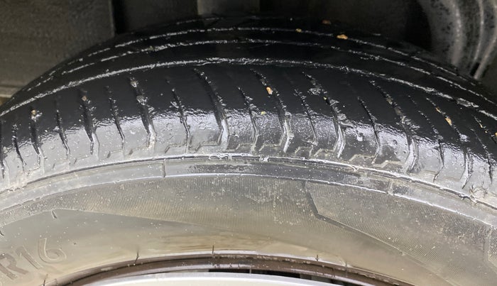 2022 Nissan MAGNITE XL, Petrol, Manual, 71,144 km, Right Rear Tyre Tread