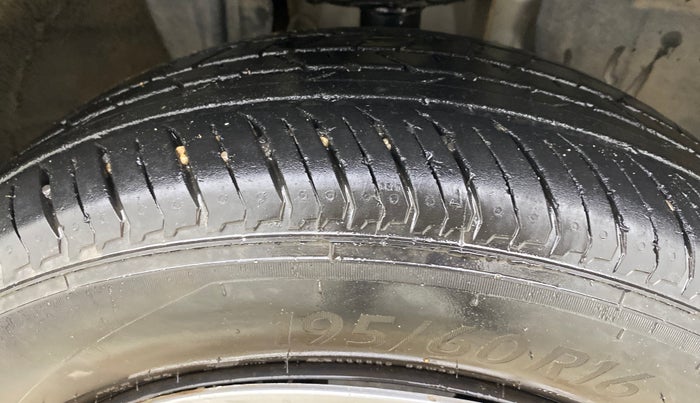 2022 Nissan MAGNITE XL, Petrol, Manual, 71,144 km, Right Front Tyre Tread