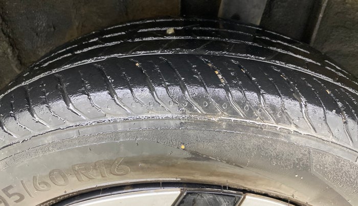 2022 Nissan MAGNITE XL, Petrol, Manual, 71,144 km, Left Rear Tyre Tread