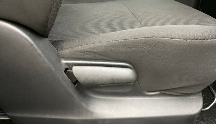 2015 Maruti Swift VXI, Petrol, Manual, 33,509 km, Driver Side Adjustment Panel