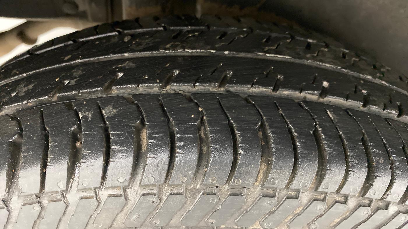 2015 Maruti Swift VXI, Petrol, Manual, 33,509 km, Right Rear Tyre Tread