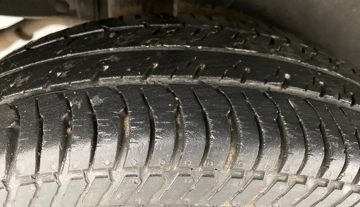 2015 Maruti Swift VXI, Petrol, Manual, 33,509 km, Right Rear Tyre Tread