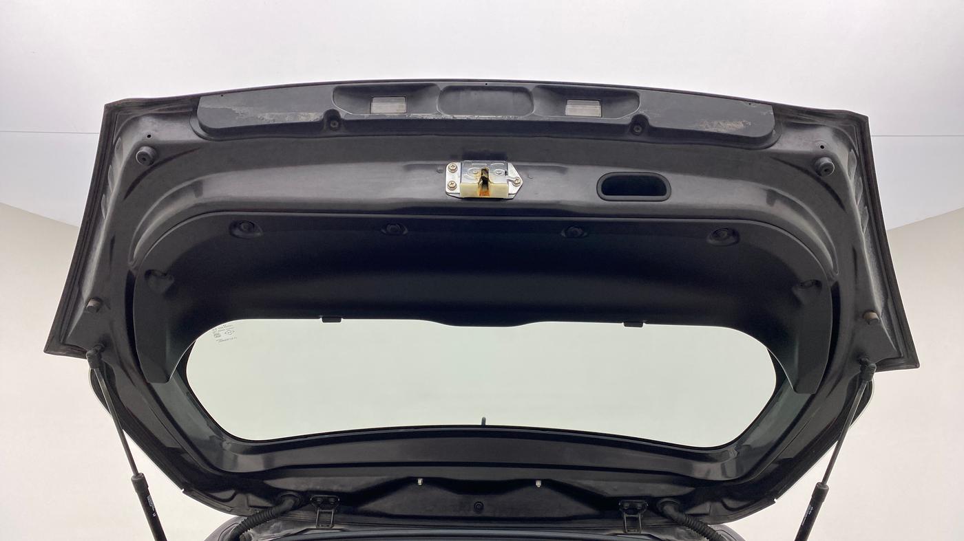 2015 Maruti Swift VXI, Petrol, Manual, 33,509 km, Boot Door Open