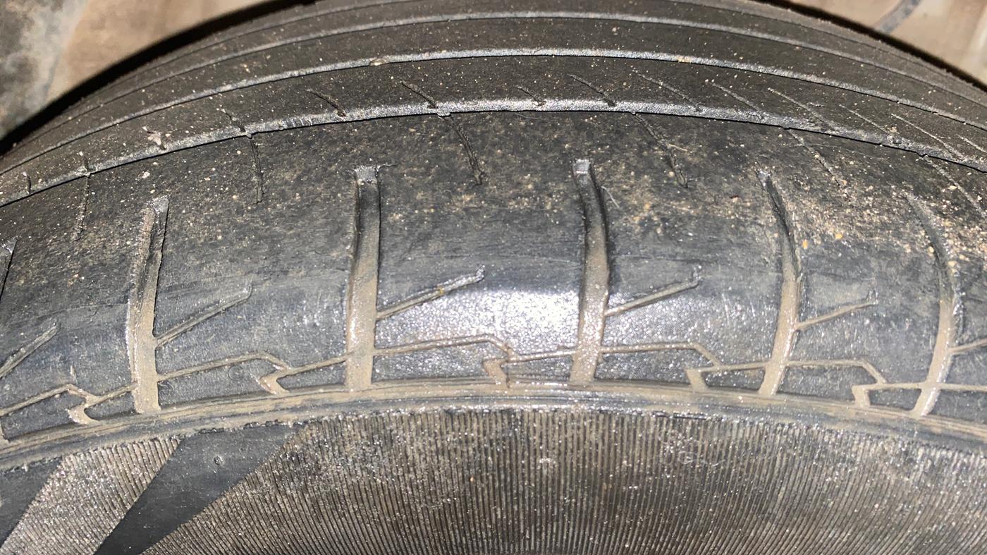 2019 Mahindra XUV300 W8 (O) 1.2 PETROL, Petrol, Manual, 80,379 km, Right Front Tyre Tread