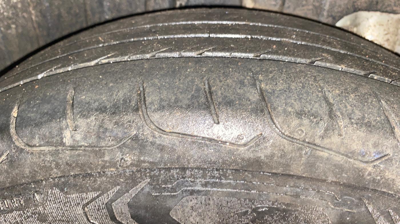 2019 Mahindra XUV300 W8 (O) 1.2 PETROL, Petrol, Manual, 80,379 km, Right Rear Tyre Tread