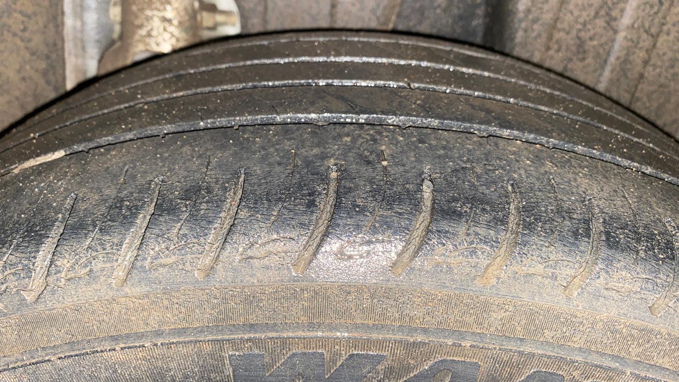 2019 Mahindra XUV300 W8 (O) 1.2 PETROL, Petrol, Manual, 80,379 km, Left Rear Tyre Tread