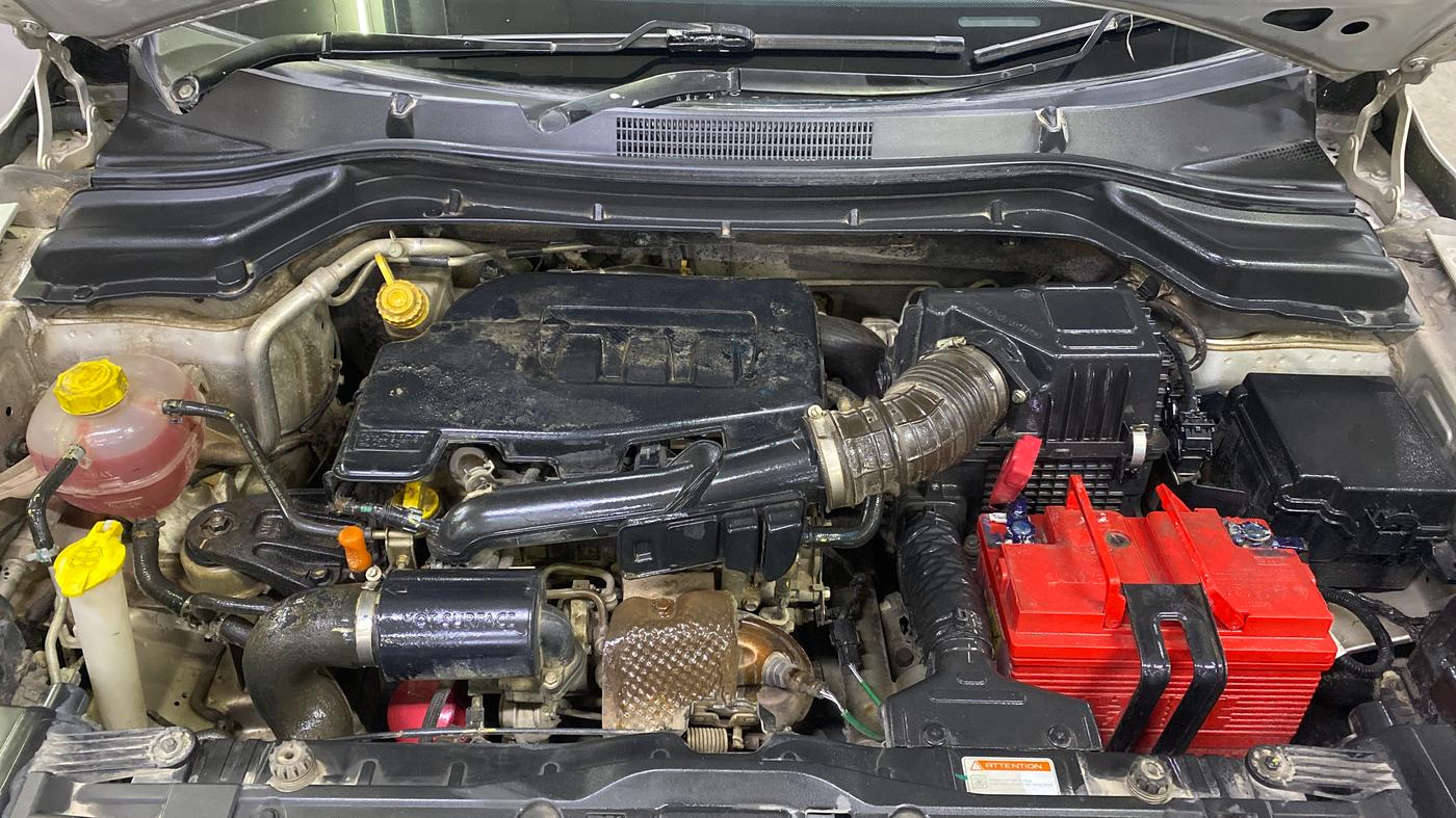 2019 Mahindra XUV300 W8 (O) 1.2 PETROL, Petrol, Manual, 80,379 km, Engine View