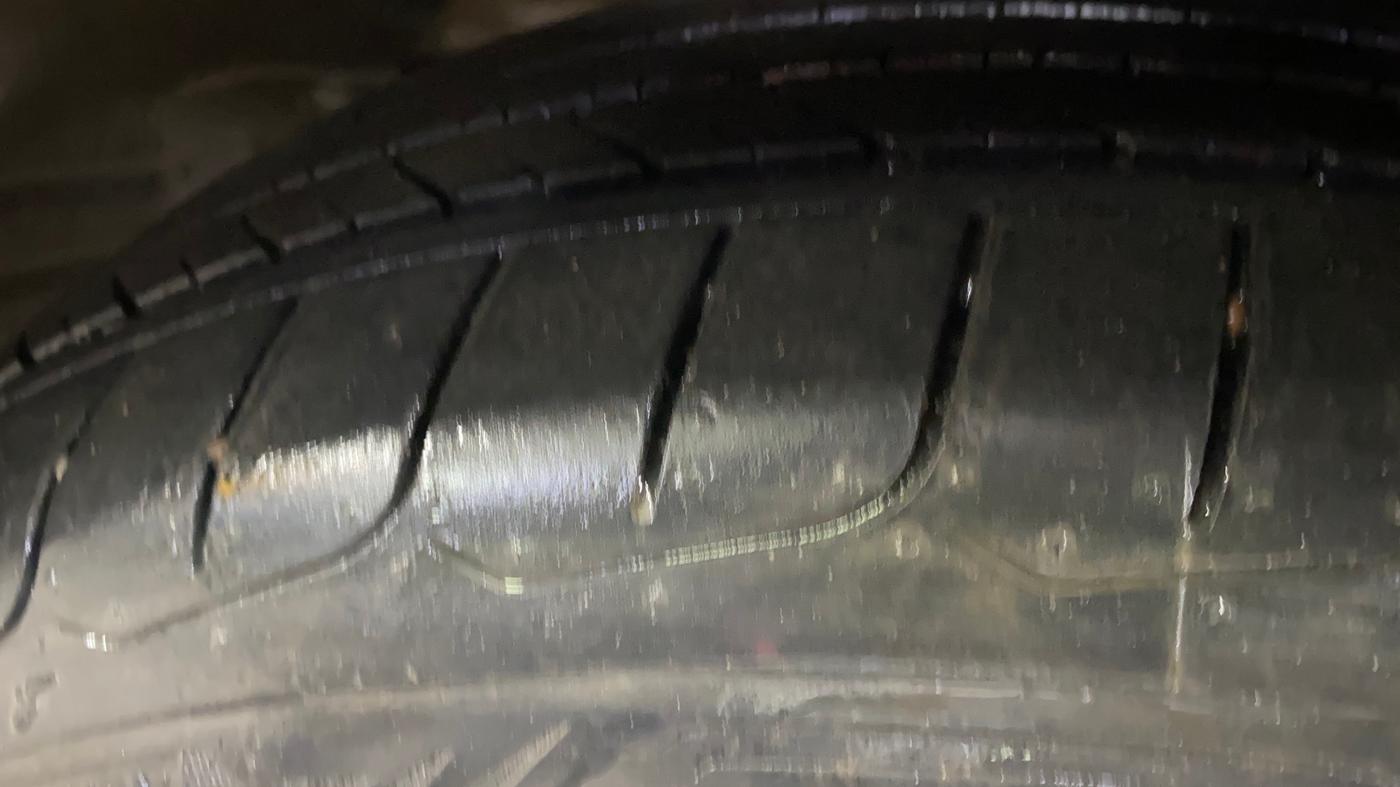 2019 Mahindra XUV300 W8 (O) 1.2 PETROL, Petrol, Manual, 80,379 km, Left Front Tyre Tread