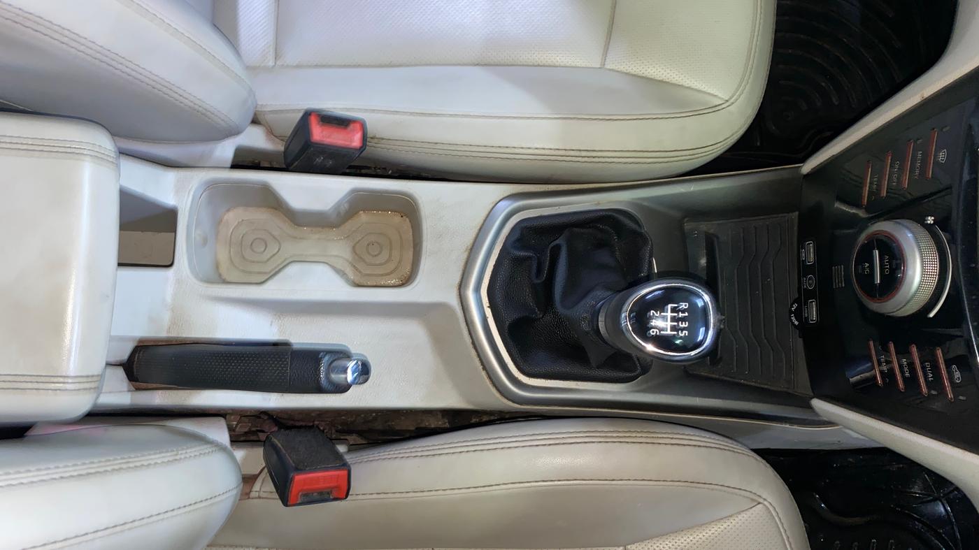 2019 Mahindra XUV300 W8 (O) 1.2 PETROL, Petrol, Manual, 80,379 km, Gear Lever