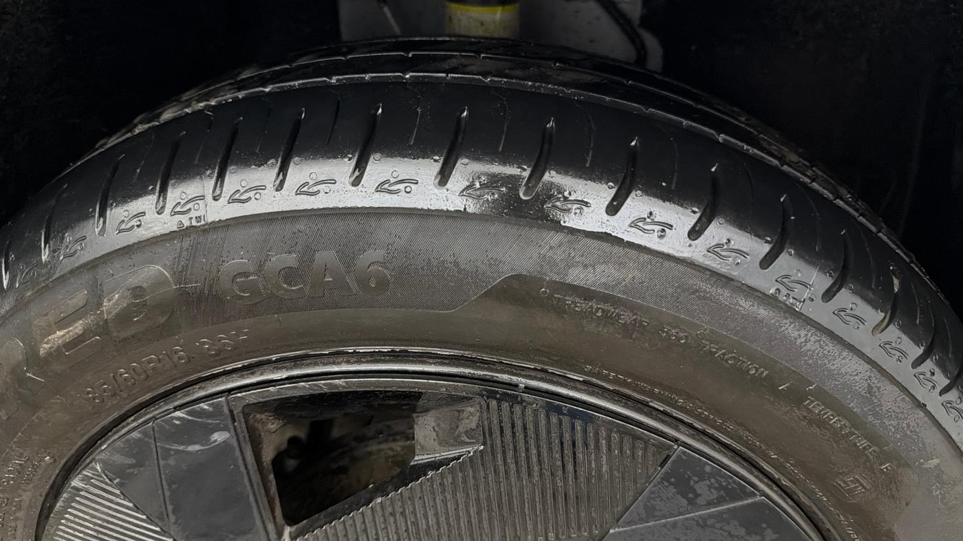 2025 Tata ALTROZ Creative Petrol 5AMT, Petrol, Automatic, 1,371 km, Right Front Tyre Tread