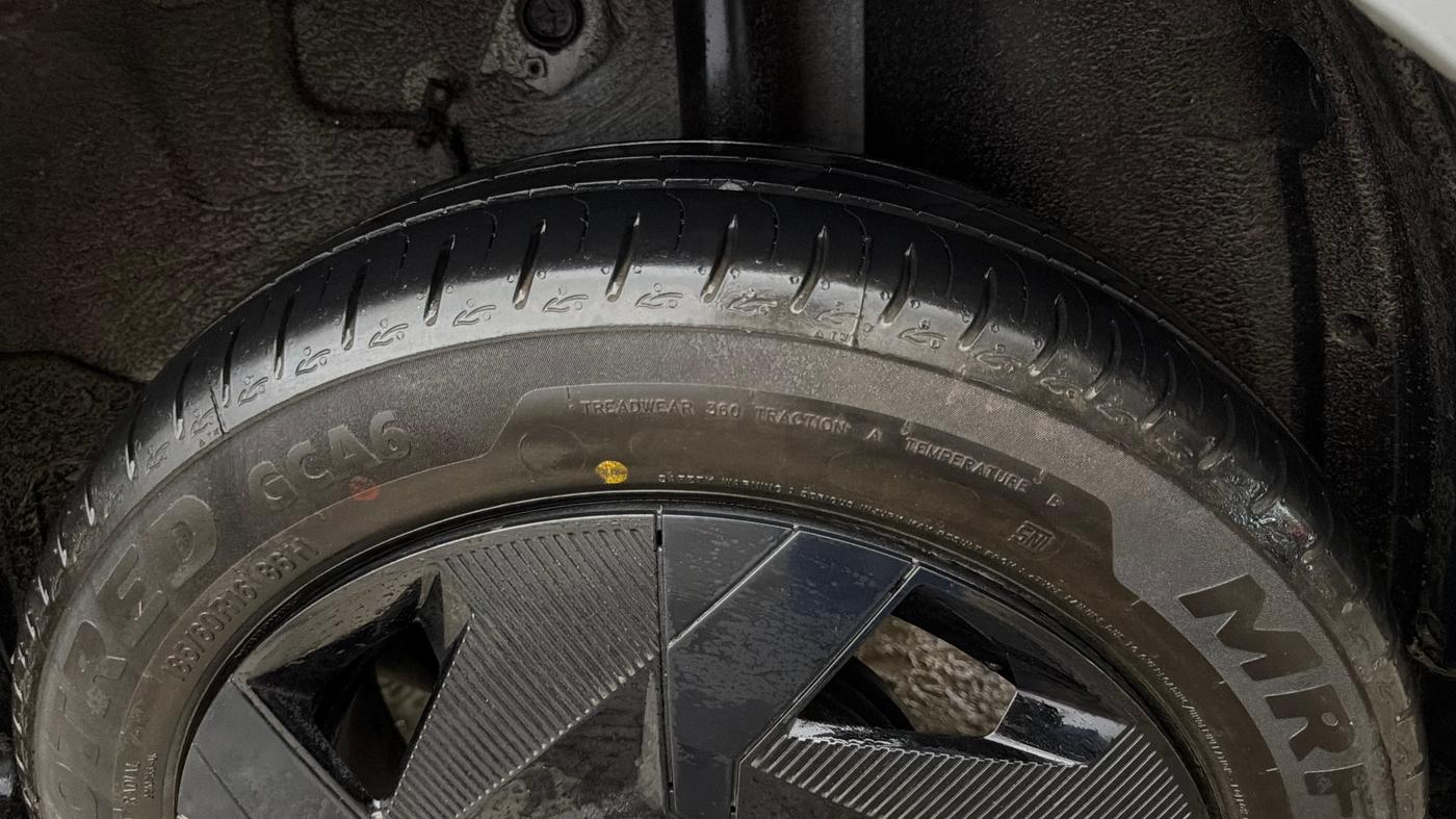 2025 Tata ALTROZ Creative Petrol 5AMT, Petrol, Automatic, 1,371 km, Left Rear Tyre Tread