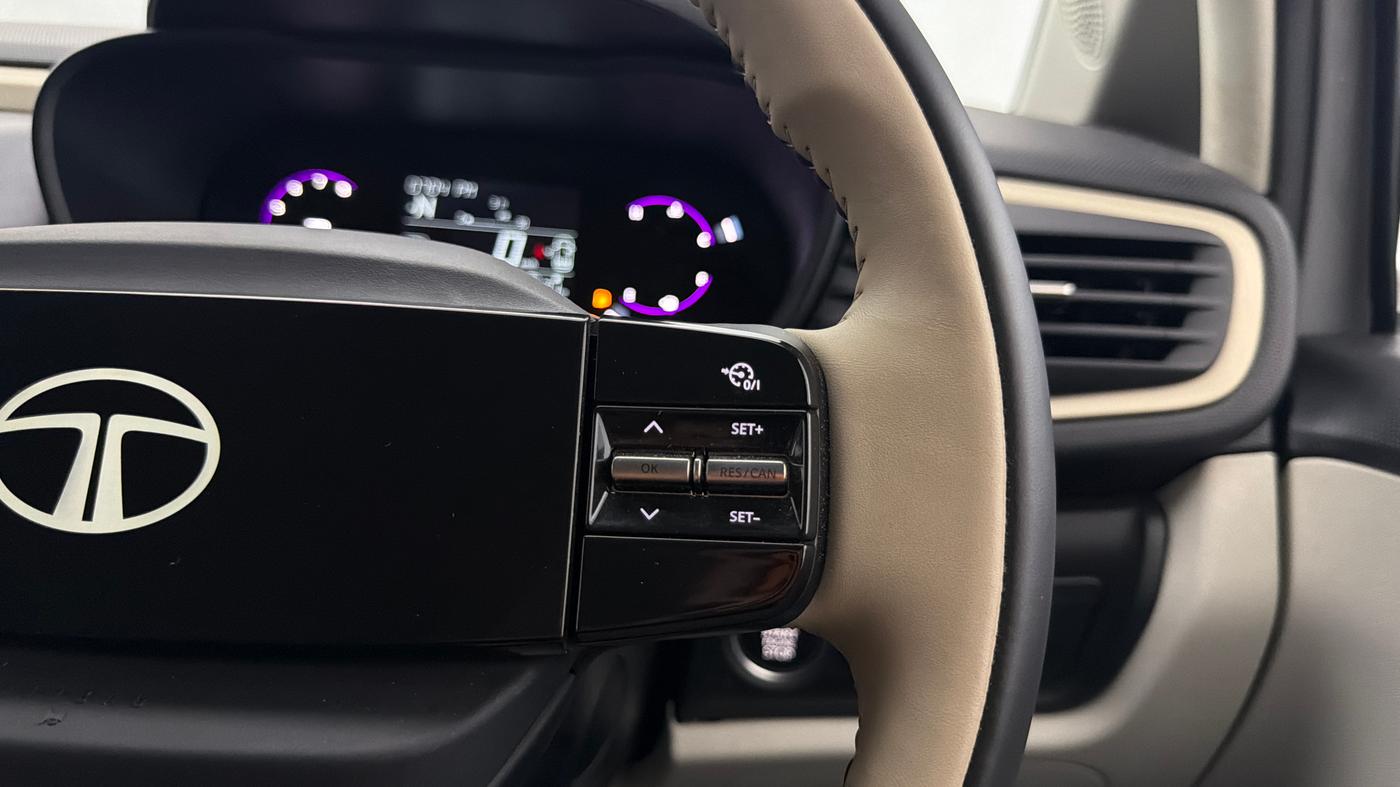 2025 Tata ALTROZ Creative Petrol 5AMT, Petrol, Automatic, 1,371 km, Adaptive Cruise Control
