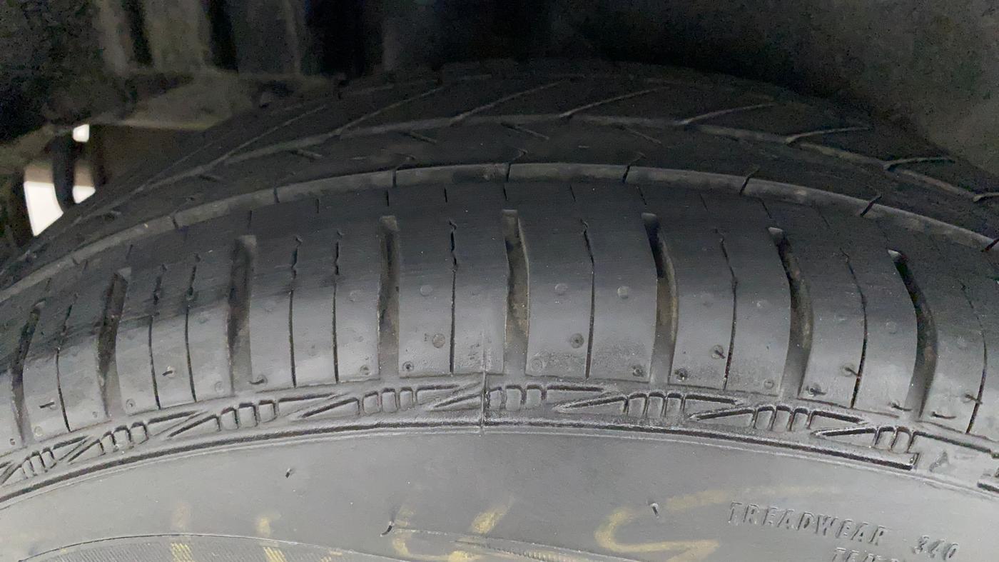 2013 Maruti Swift Dzire VXI, Petrol, Manual, 47,406 km, Right Rear Tyre Tread