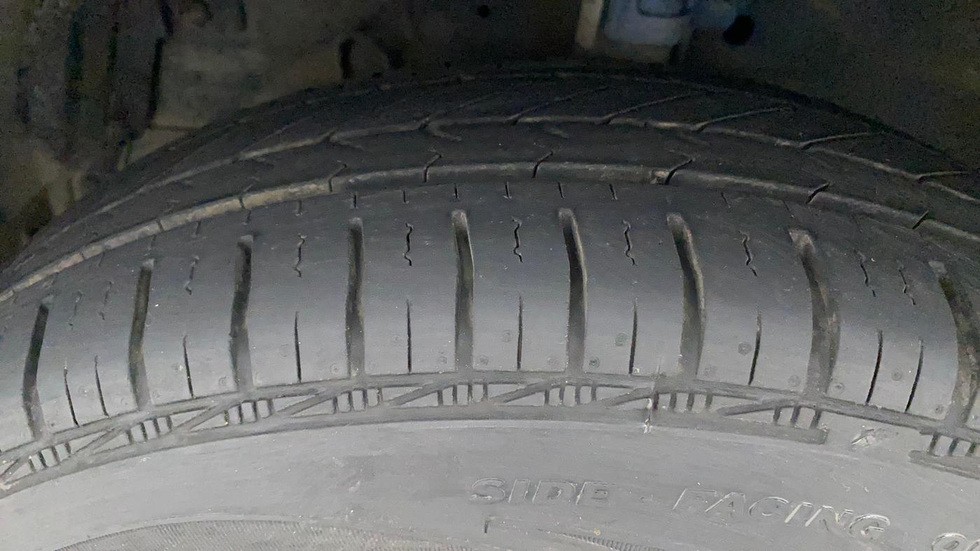 2013 Maruti Swift Dzire VXI, Petrol, Manual, 47,406 km, Left Front Tyre Tread