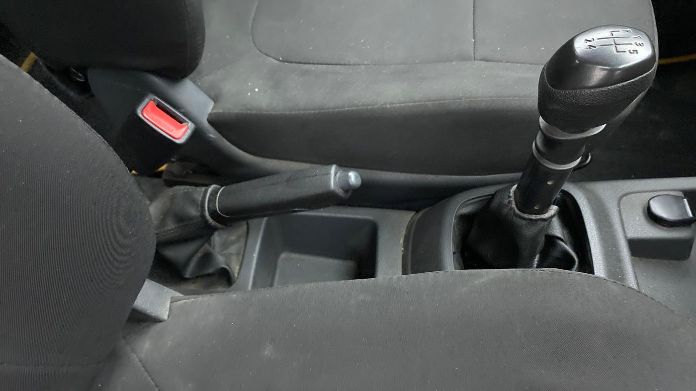 2016 Renault Kwid RXL, Petrol, Manual, 16,244 km, Gear Lever