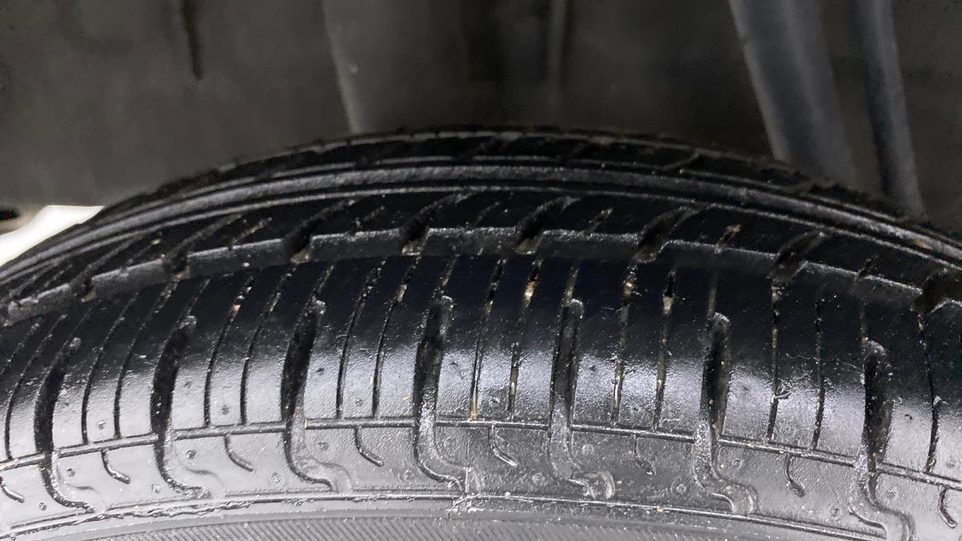 2016 Renault Kwid RXL, Petrol, Manual, 16,244 km, Right Rear Tyre Tread