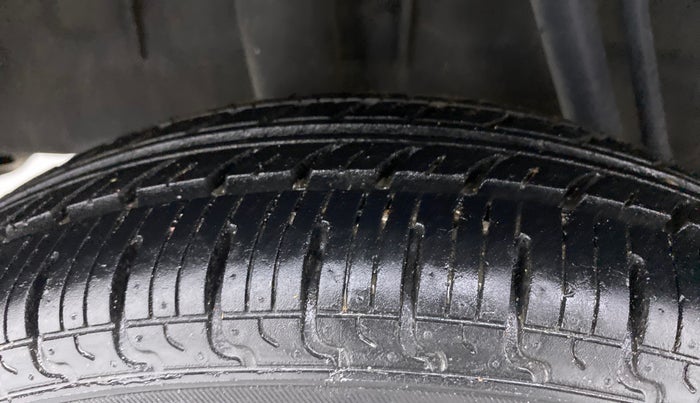 2016 Renault Kwid RXL, Petrol, Manual, 16,244 km, Right Rear Tyre Tread