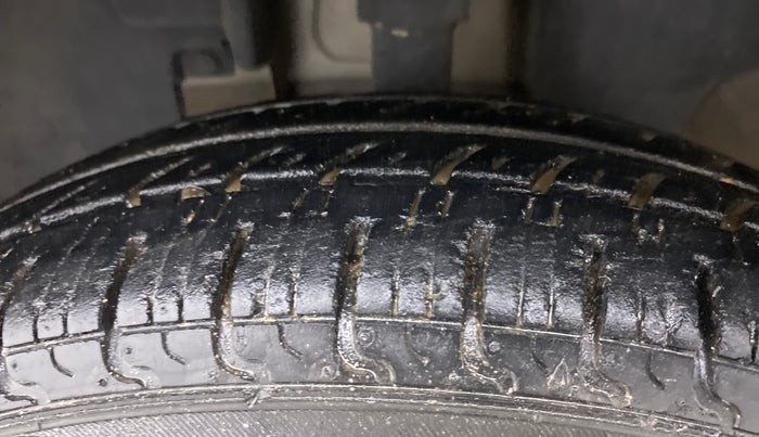2016 Renault Kwid RXL, Petrol, Manual, 16,244 km, Left Front Tyre Tread