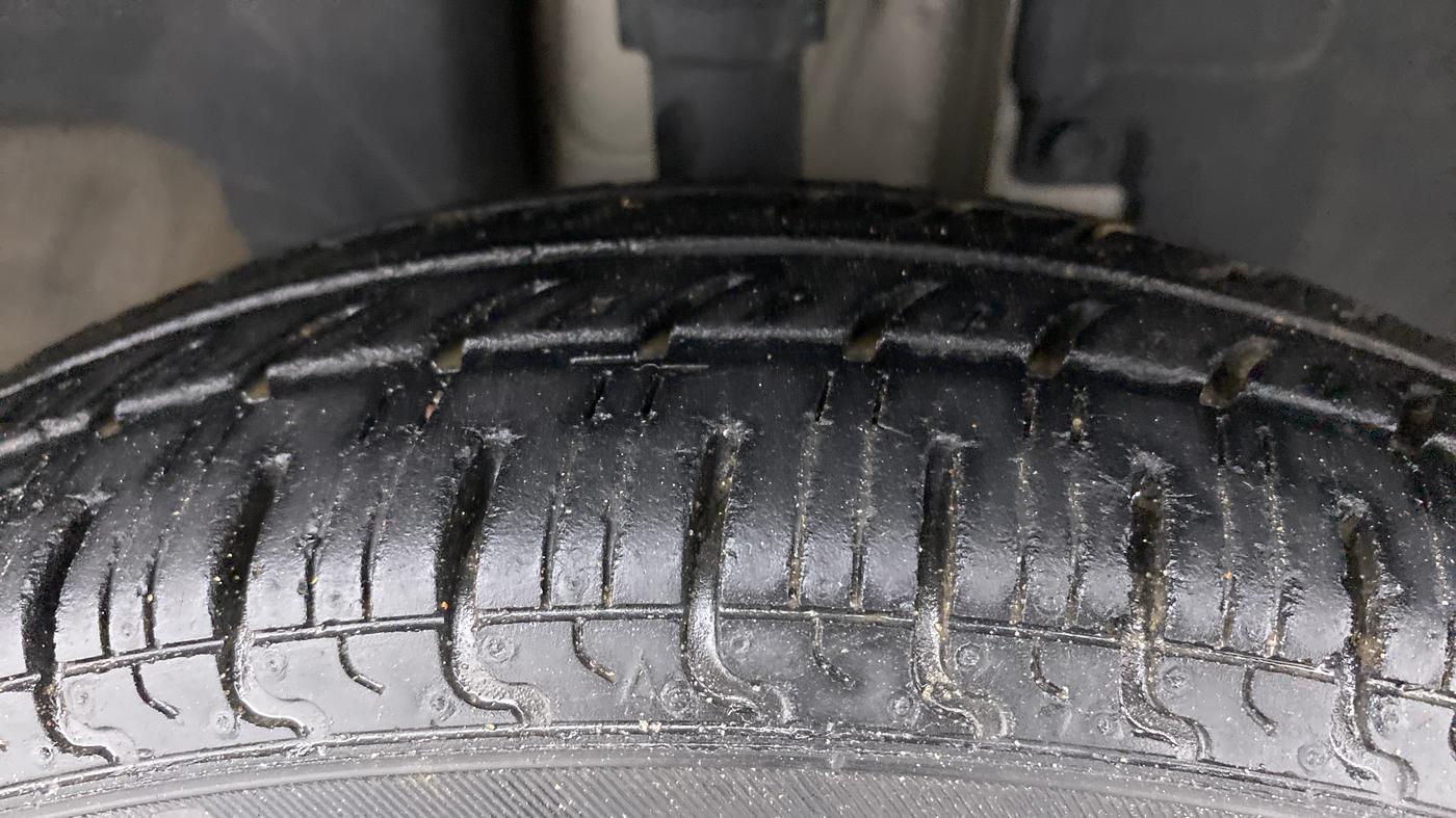 2016 Renault Kwid RXL, Petrol, Manual, 16,244 km, Right Front Tyre Tread