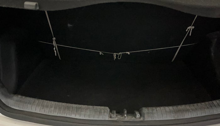 2016 Hyundai Grand i10 MAGNA AT 1.2 KAPPA VTVT, Petrol, Automatic, 17,442 km, Boot Inside