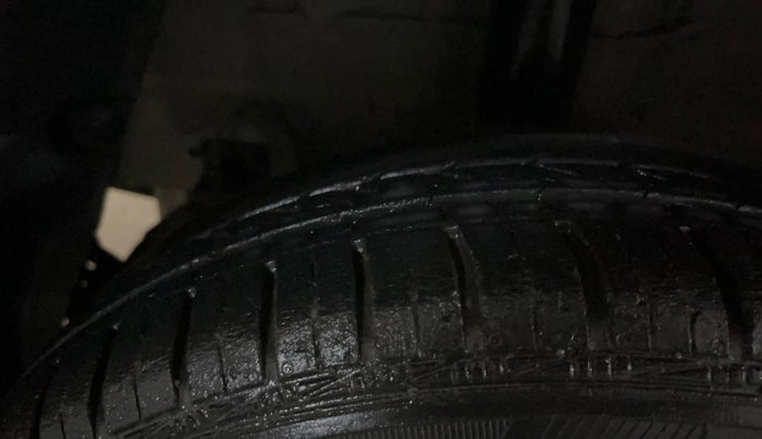 2016 Hyundai Grand i10 MAGNA AT 1.2 KAPPA VTVT, Petrol, Automatic, 17,442 km, Right Rear Tyre Tread