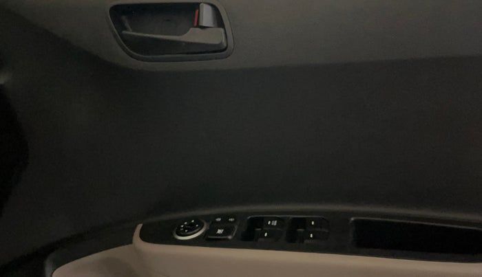 2016 Hyundai Grand i10 MAGNA AT 1.2 KAPPA VTVT, Petrol, Automatic, 17,442 km, Driver Side Door Panels Control